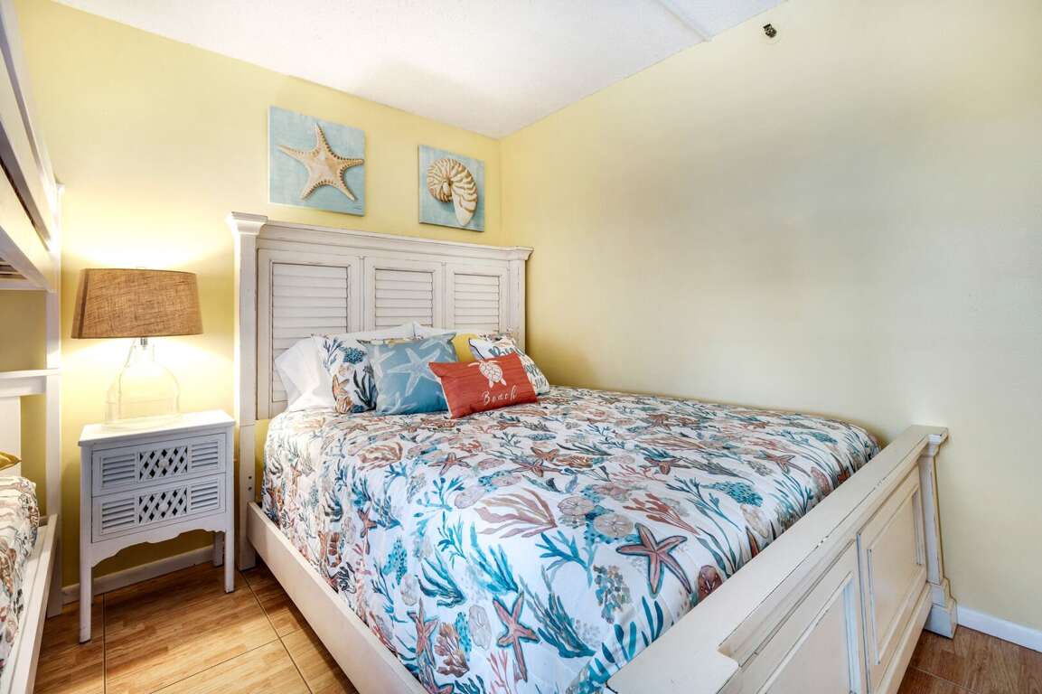 Queen bed in the guest bedroom Queen bed in the guest bedroom