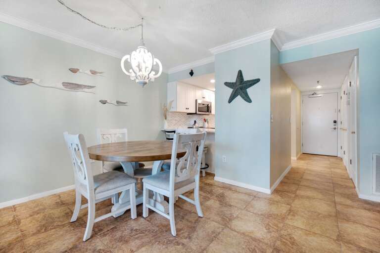 Take a seat at the dining room for lunch or a snack before heading back to the beach Take a seat at the dining room for lunch or a snack before heading back to the beach