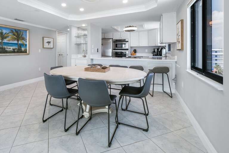 Oceanfront dining room with bonus barstools