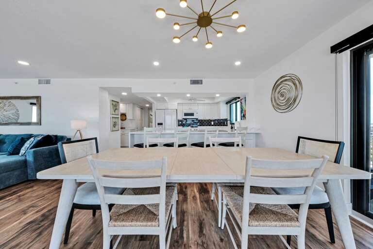 Seating for 6 at the dining room