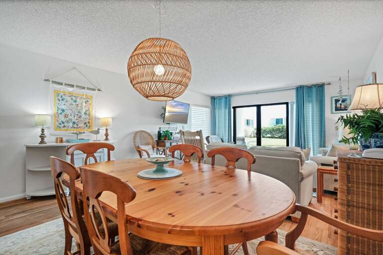 Dining room with seating for 6