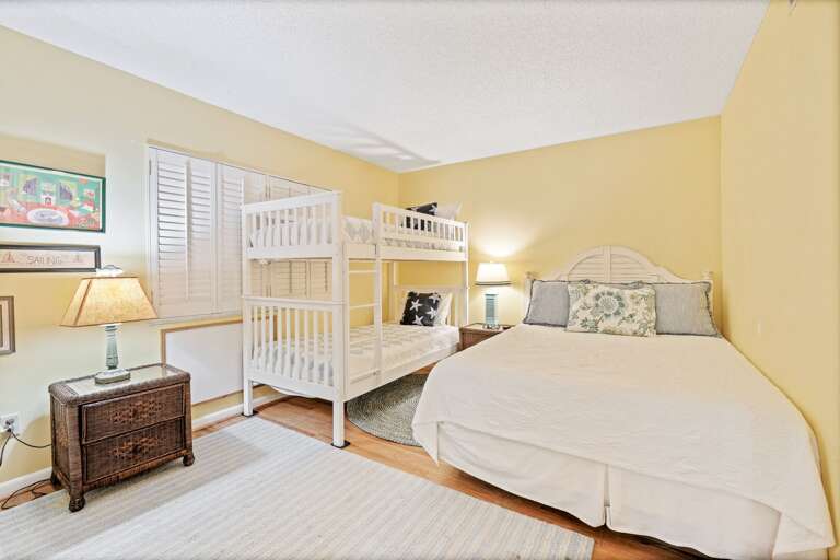 Guest Bedroom sleeps 4