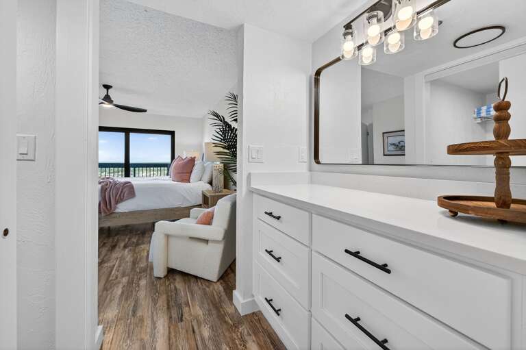 The bathroom offers two oversized vanities, giving you plenty of space to get ready for your Ormond Beach adventures The bathroom offers two oversized vanities, giving you plenty of space to get ready for your Ormond Beach adventures