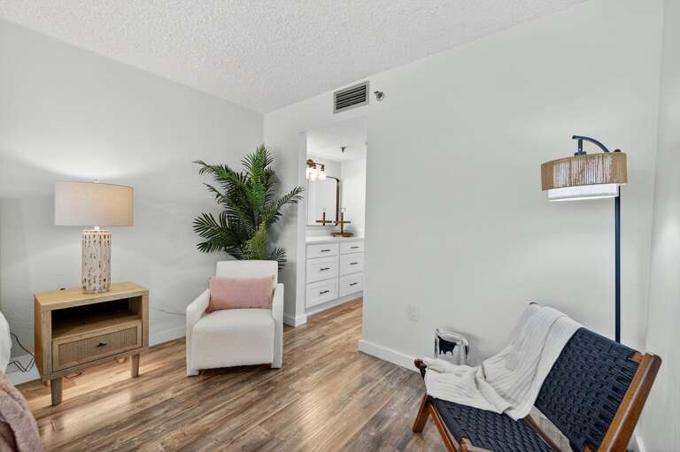 Enjoy easy access to the bathroom with a convenient entryway located right inside the bedroom Enjoy easy access to the bathroom with a convenient entryway located right inside the bedroom