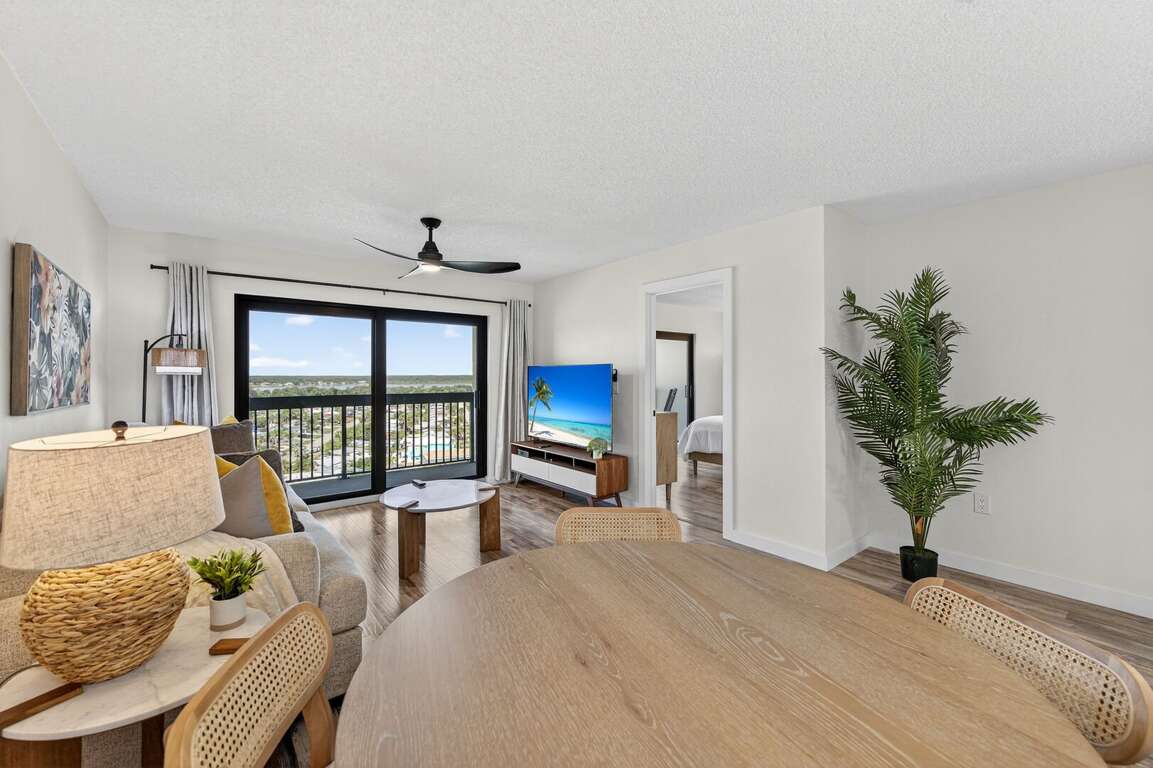 This fully renovated Ormond Beach condo is thoughtfully decorated with modern coastal touches This fully renovated Ormond Beach condo is thoughtfully decorated with modern coastal touches