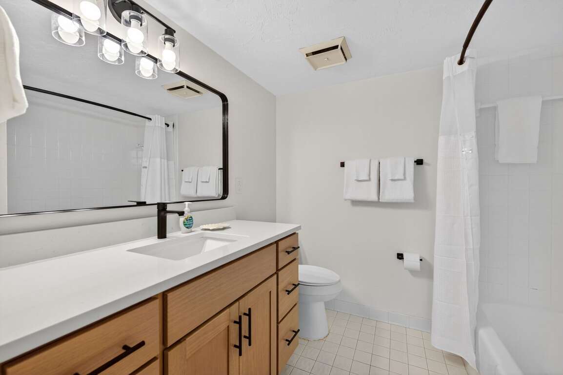 The updated bathroom features a sleek tub/shower combo—perfect for rinsing off after the beach or enjoying a relaxing soak The updated bathroom features a sleek tub/shower combo—perfect for rinsing off after the beach or enjoying a relaxing soak