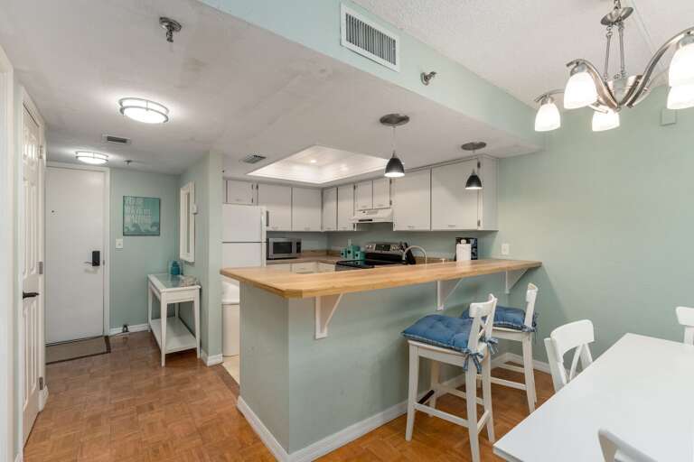 Seating for 3 at the table with 2 extra bar stools Seating for 3 at the table with 2 extra bar stools