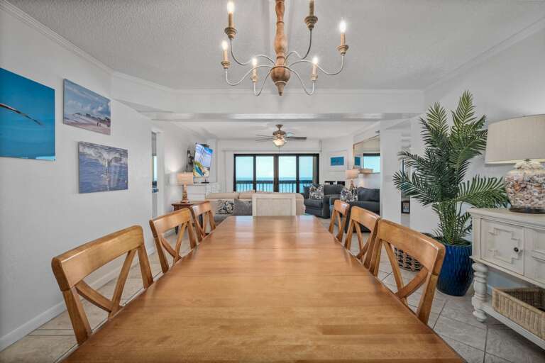 Why dine out when you can enjoy your meals at this oceanfront dining room?