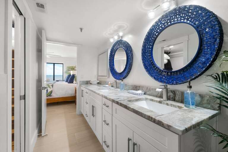 Beautiful decor in the master bathroom