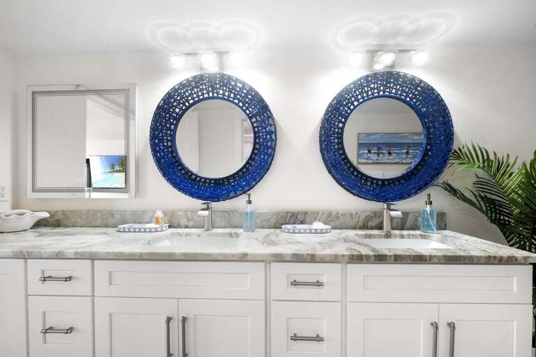 Double sinks in the master bath