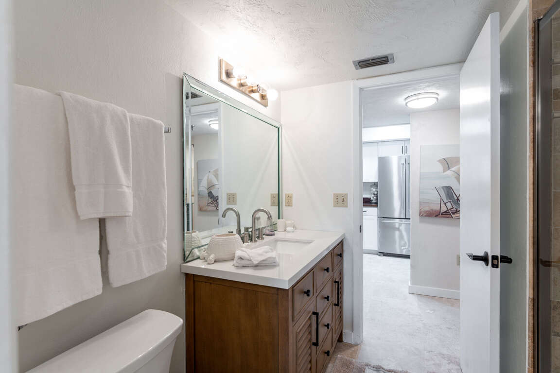 Full Bathroom attached to the guest Full Bathroom attached to the guest