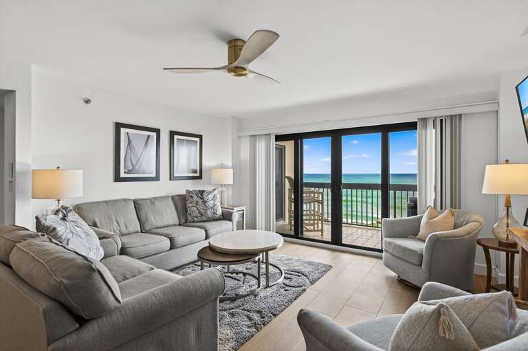 Direct oceanfront living room Direct oceanfront living room