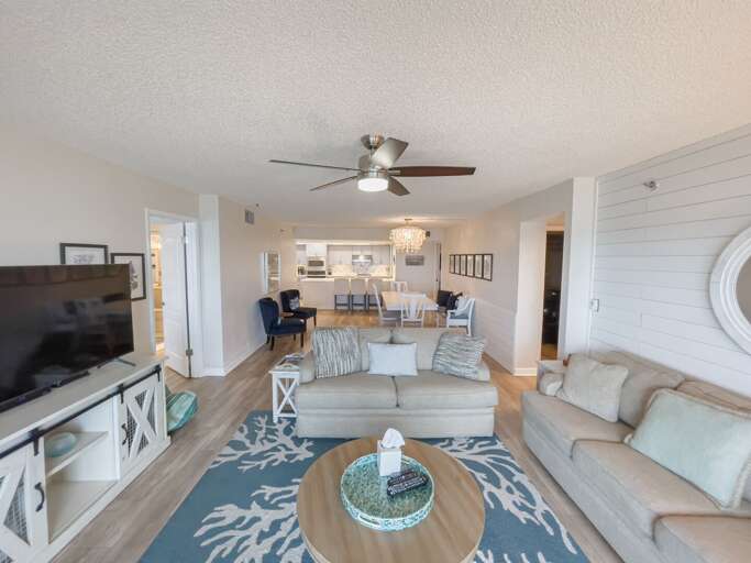 Attractive decor in living area