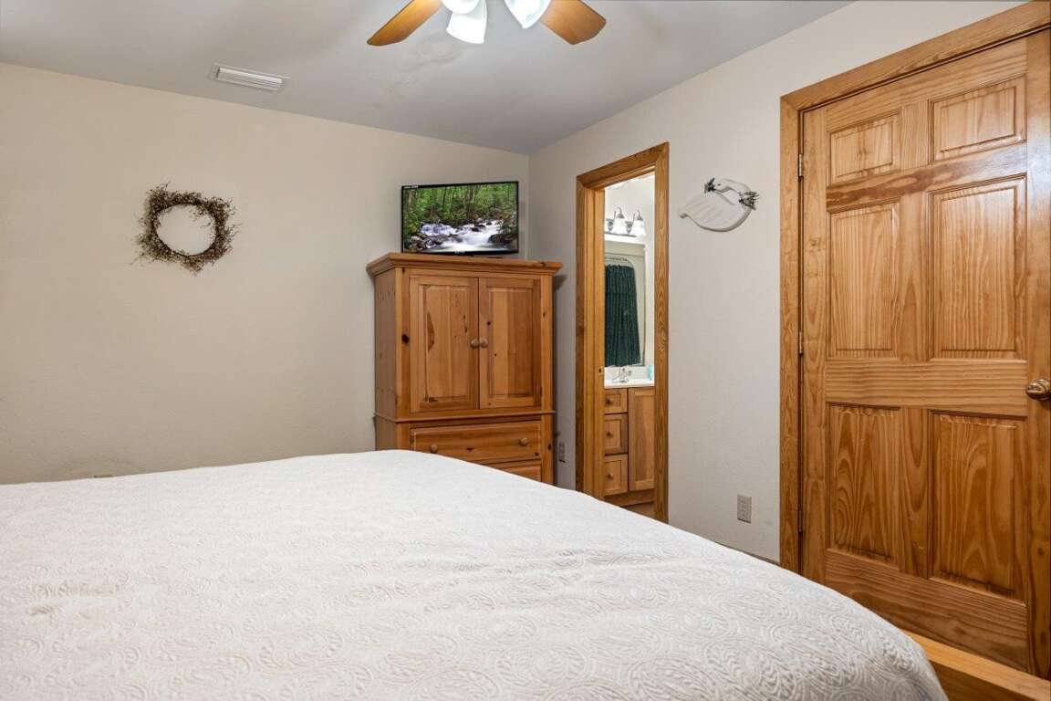 Poplar Point Condo Unit 12E in Pigeon TN Spacious 3 Bedroom