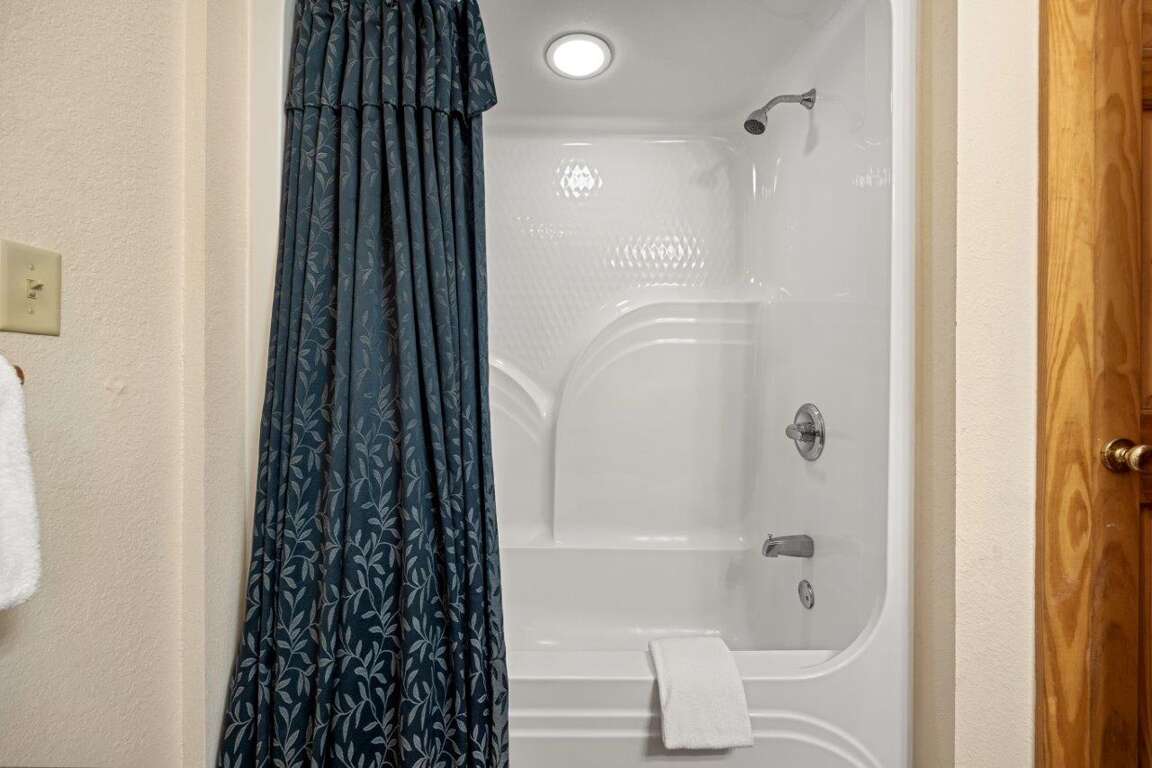 Poplar Point Condo Unit 12E in Pigeon TN Spacious 3 Bedroom