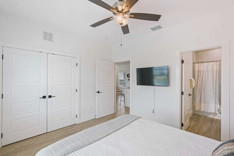 Downstairs primary w/ en-suite