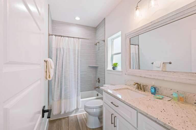 Downstairs primary en-suite