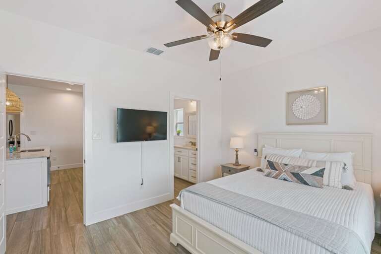 Downstairs primary w/ en-suite