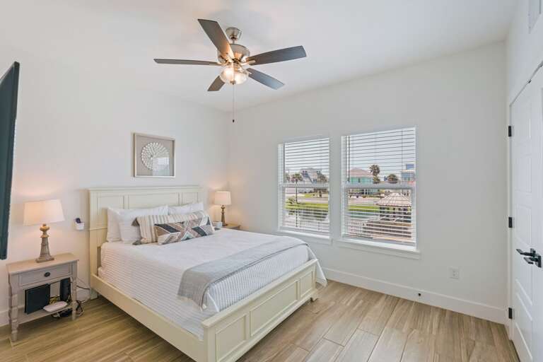 Downstairs primary w/ en-suite