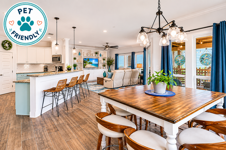 Sunrise Paradise - Pet Friendly! Community Pool!