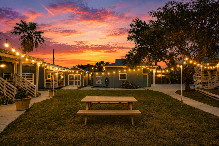 High Tide Hideaway - Private Pool, Pet Friendly, Golf Cart Inclu