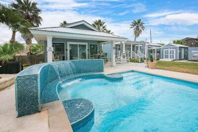 High Tide Hideaway - Private Pool, Pet Friendly, Golf Cart Inclu