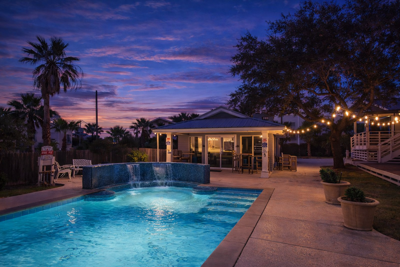 High Tide Hideaway - Private Pool, Pet Friendly, Golf Cart Inclu