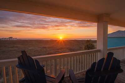 Yellowfin Inn | Ocean Views + Pet Friendly!