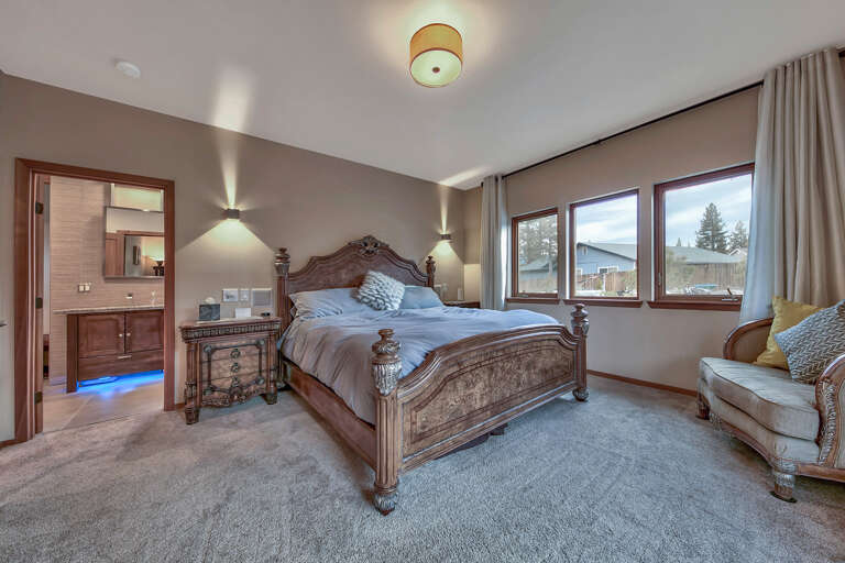 King Bed with ensuite