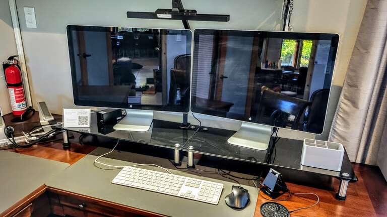 Work Station in 2nd bedroom, vacation and keep up on work at the same time.