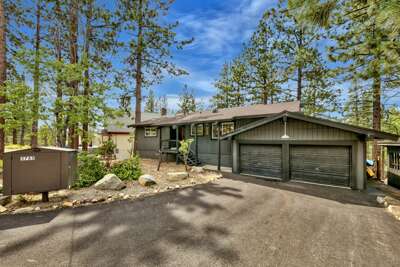 Lake Views, Hot Tub Pool Table, Close To Heavenly! 3765O