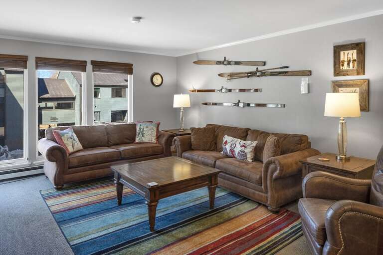 A fantastic in-town value, centrally located with mountain views and just a short walk to the ski lift and Main Street.