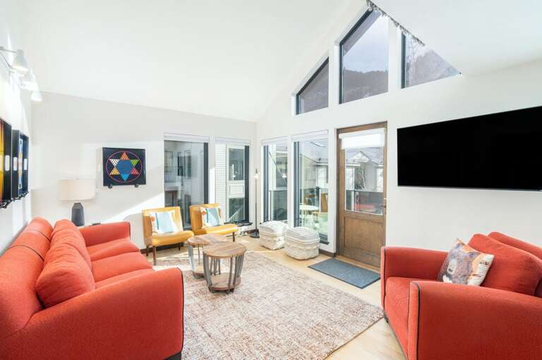 Bi-level condo Great for family and friends at all times of the year!