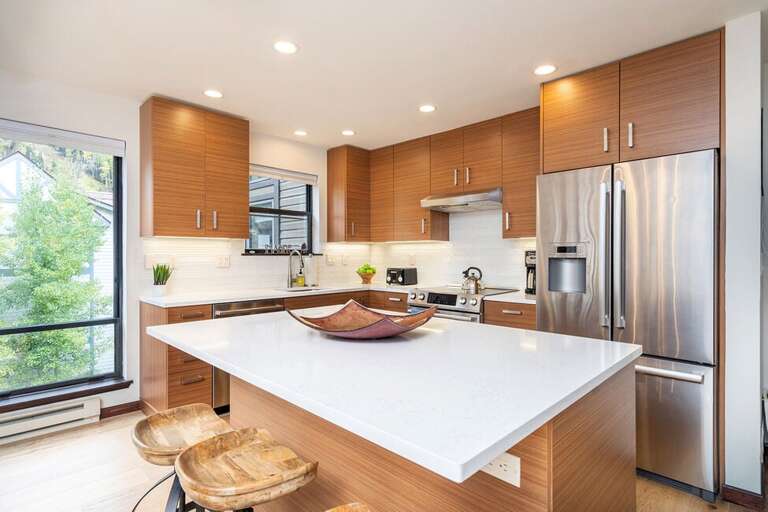 Great spacious kitchen for all your cooking needs.
