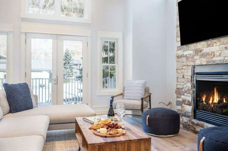 The great room provides high ceilings,  natural light and stunning views of the mountains.  Gas fireplace perfect for a relaxing evening with family and guests. The great room provides high ceilings,  natural light and stunning views of the mountains.  Gas fireplace perfect for a relaxing evening with family and guests.