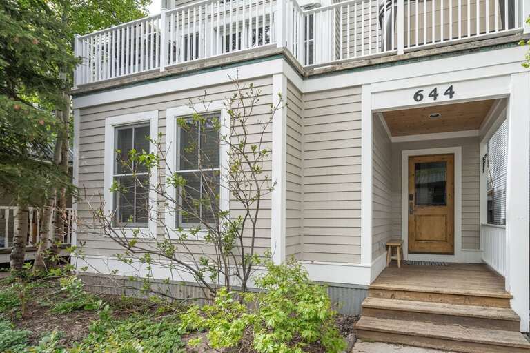 Spacious 4 Bedroom home provides the perfect home away from home. Spacious 4 Bedroom home provides the perfect home away from home.