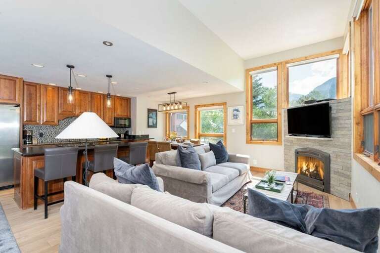 A Three bedroom Bi-level condo, perfect family ski-in and ski-out condo located at the base of Lift A Three bedroom Bi-level condo, perfect family ski-in and ski-out condo located at the base of Lift
