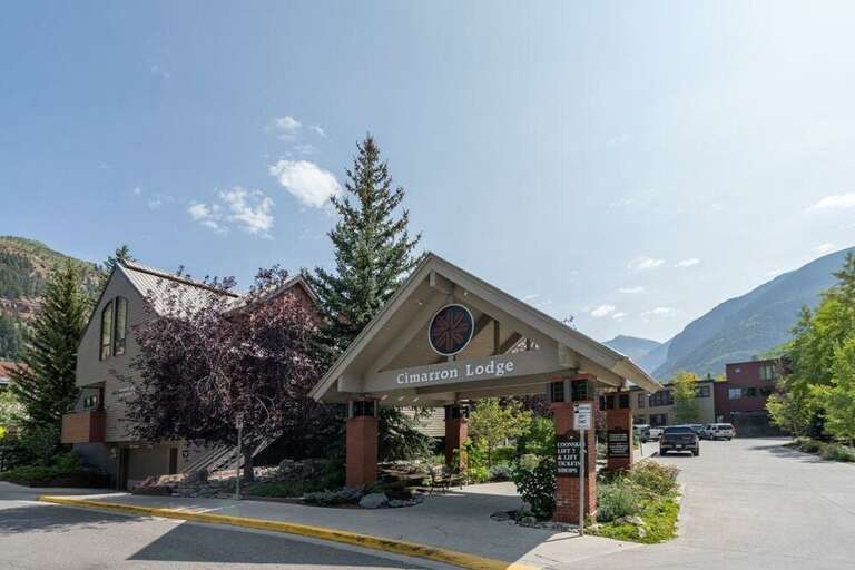 Cimmaron Lodge loading and unloading area.  Parking is available in designated underground parking. Cimmaron Lodge loading and unloading area.  Parking is available in designated underground parking.