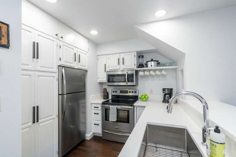 No need to eat out every meal with a kitchen like this!