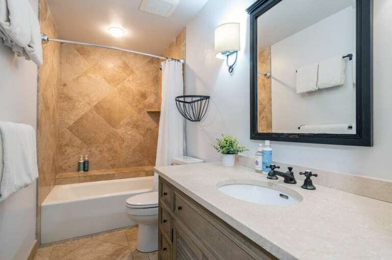 Full bathroom on main level with tub/shower combo.