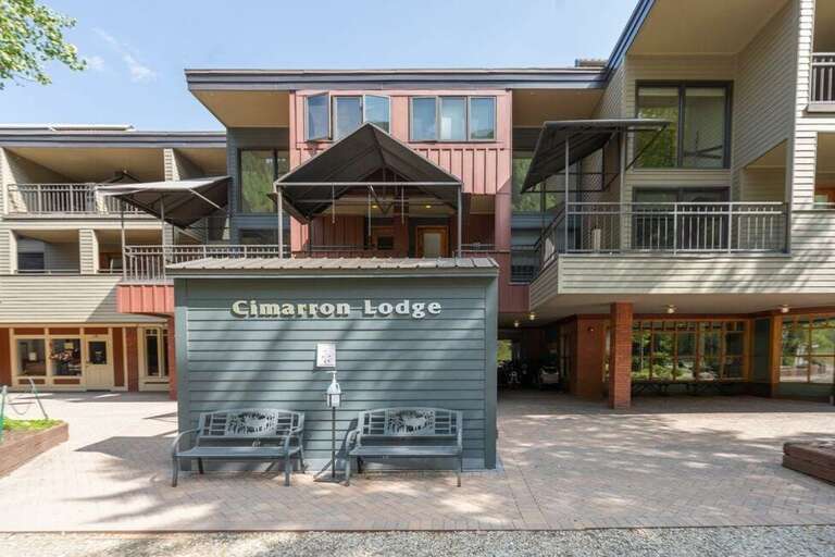 There are over 30 spacious, well equipped units in the Cimarron Lodge.