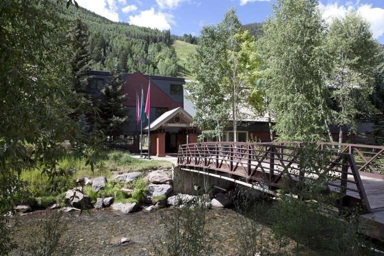 The Cimarron Lodge is located on the San Miguel River in Telluride town.