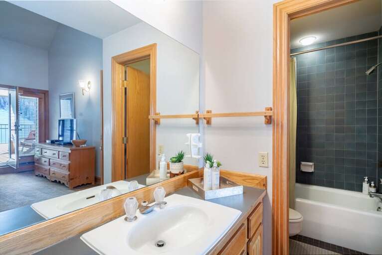 King primary ensuite with combined shower and tub.