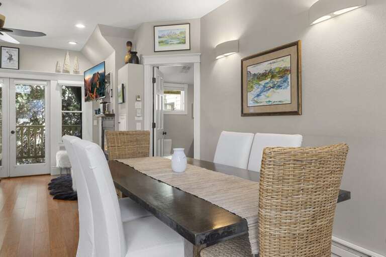 Dining table for six connected to the open kitchen and living area, ideal for shared meals, après-ski dinners, and group gatherings in your Telluride stay.