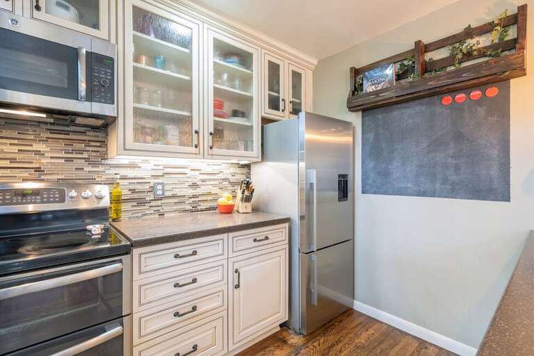 Enjoy the cozy, eclectic kitchen which provides guests with all the basic cooking supplies.