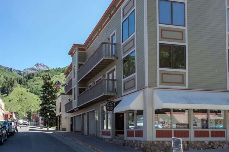 The Needle Rock building is conveniently located one block from the Gondola, Lift 8, and the River Trail and two blocks from main street. The Needle Rock building is conveniently located one block from the Gondola, Lift 8, and the River Trail and two blocks from main street.