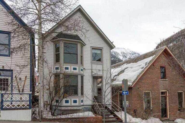 Dahl House is on the adorable, historic South Oak Street, just steps from the Gondola and Elks Park.