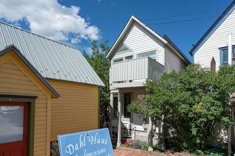 The Dahl House has a small limited parking area in the rear of the building, closest to this unit.