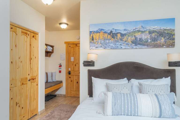 This additional studio space features a queen bed, bunks, small kitchen and full bathroom.  Easily connected to the main Unit (100A) its perfect for a large group, family, ski vacation.