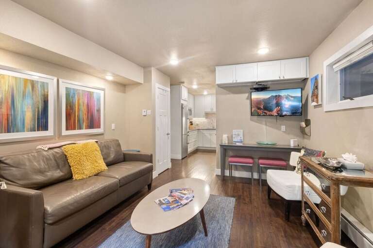 Flat screen TV in the living area, pull out couch, full kitchen and comfortable eating area. Flat screen TV in the living area, pull out couch, full kitchen and comfortable eating area.